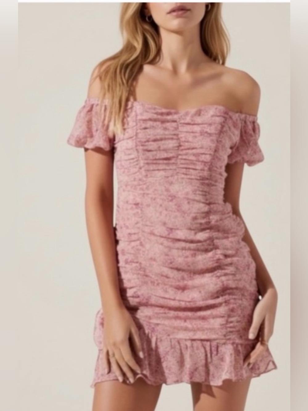 ASTR the label Off-Shoulder
Pink Ruched Mini Dress chiffon floral ruffle size s